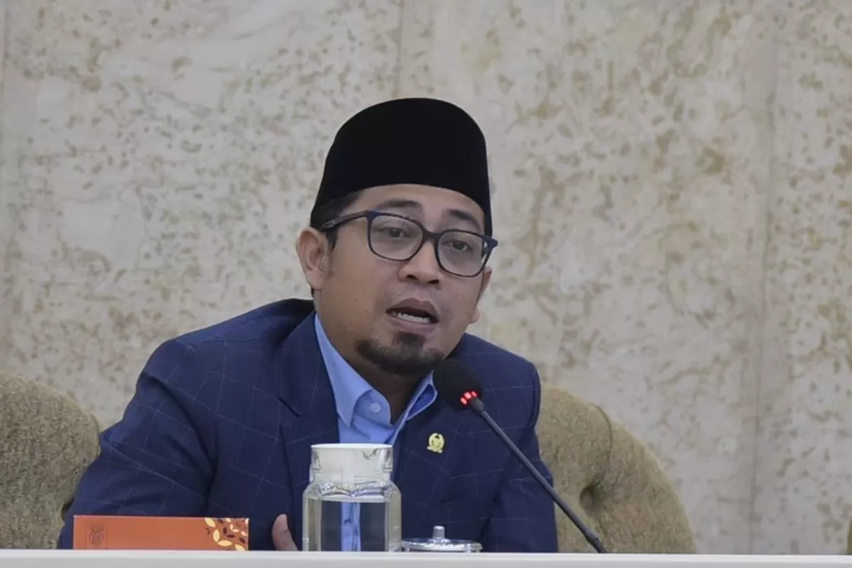 Alasan Penting DPR Mendorong Kemudahan Pencairan Gaji 13 untuk Pensiunan ASN Tahun 2026